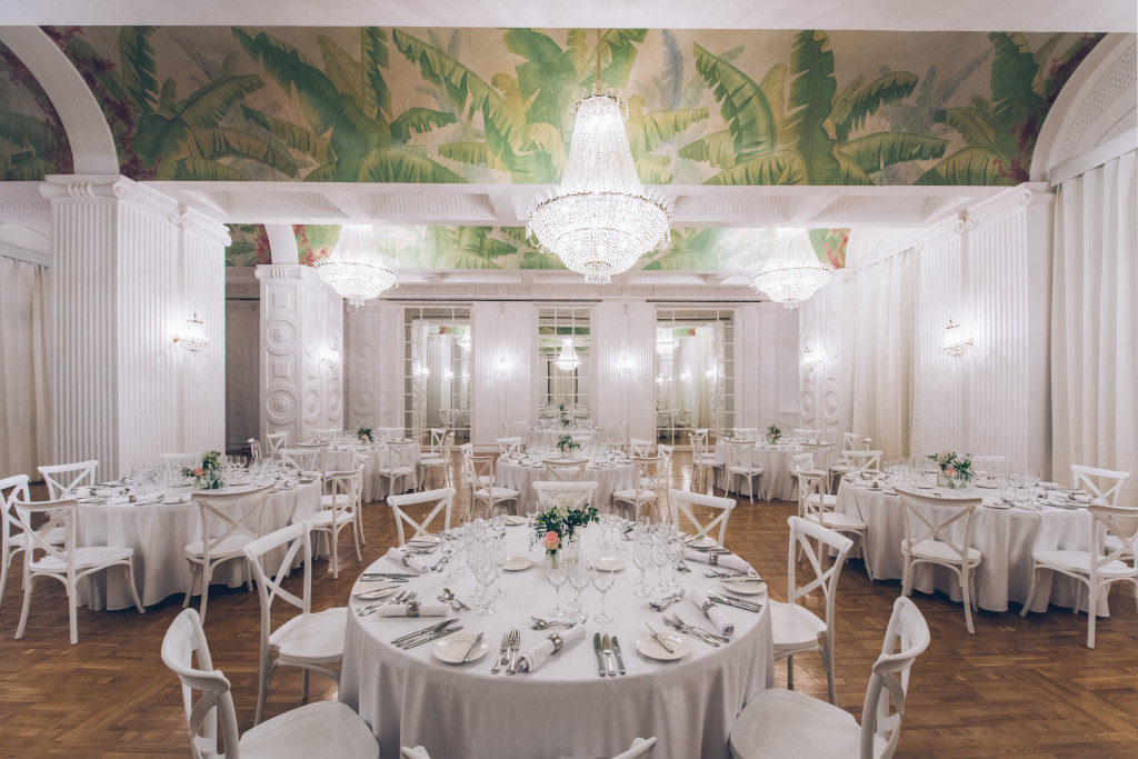 Room decorated with round tables and white chairs in a place in Tenerife.