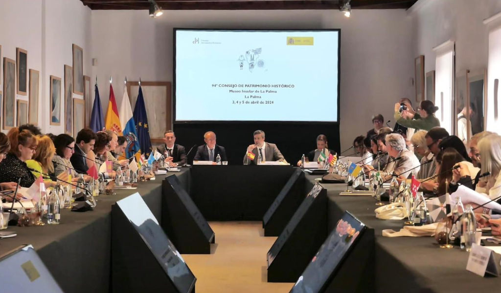 People gathered at a conference at the Ibero-American Museum, La Laguna, Tenerife.