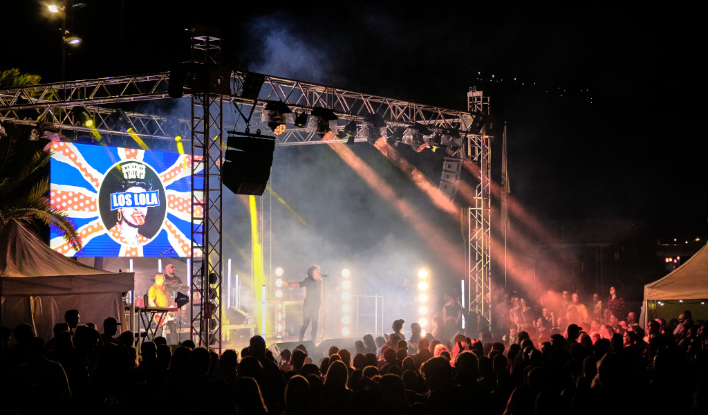 Los Lola concert in Tenerife with audience and lights on stage.