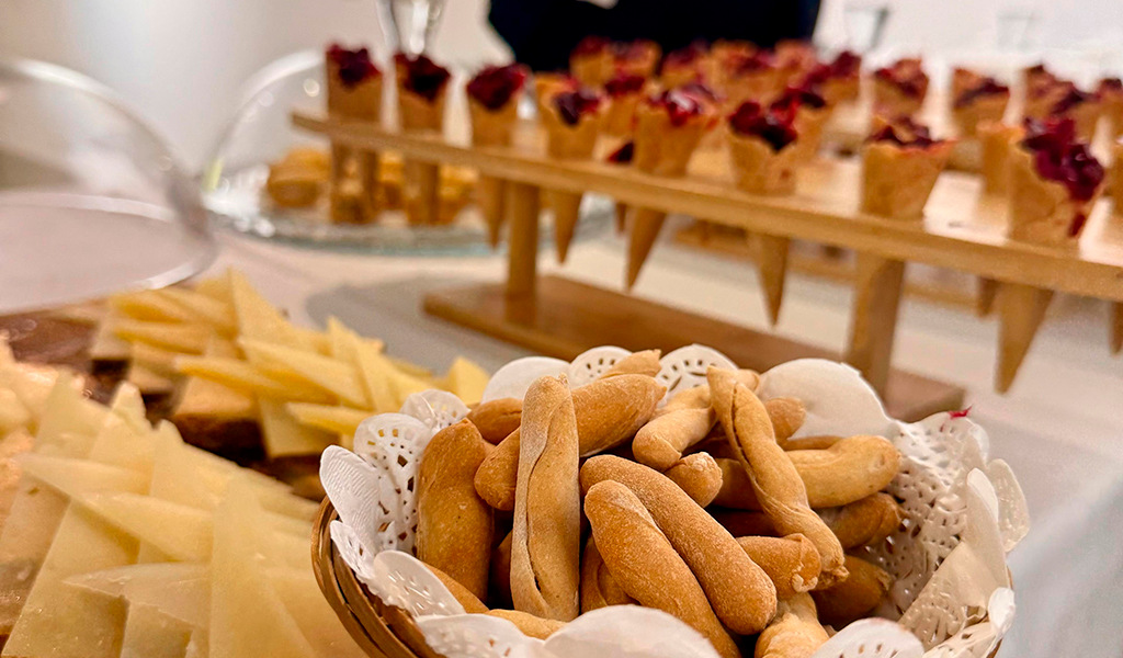 Donut basket and tray of dessert cones with cheese at an event in Tenerife.