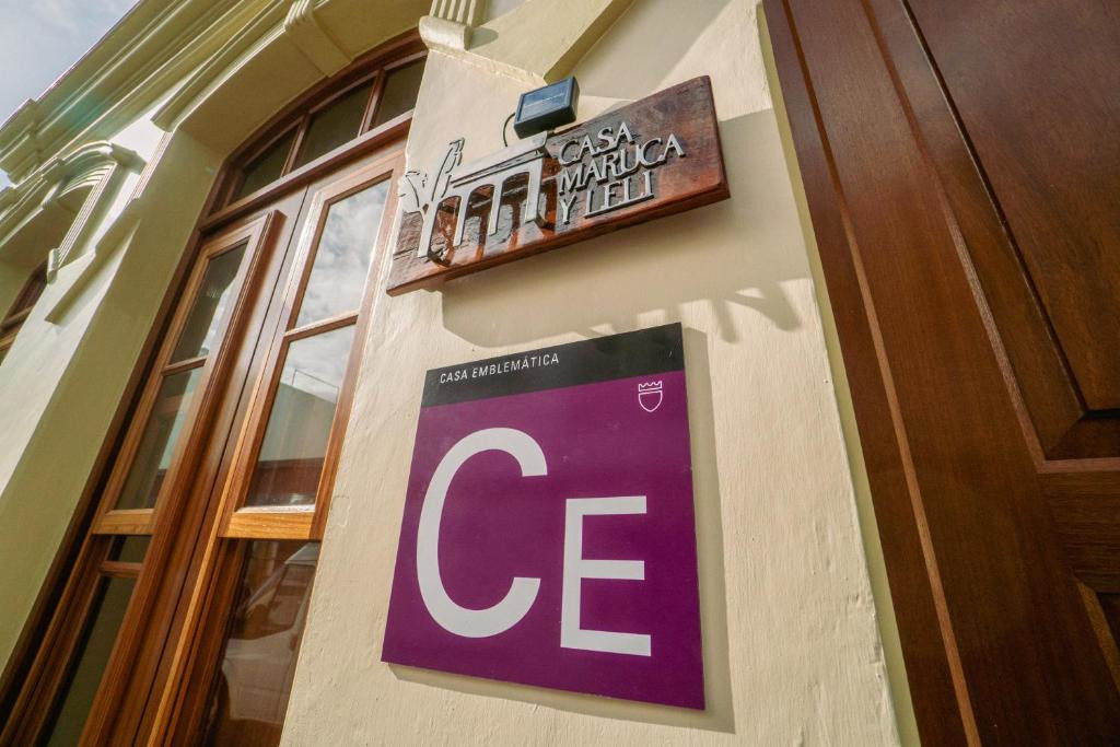 Casa Maruca y Feli sign on a building in Tenerife with emblematic house label.