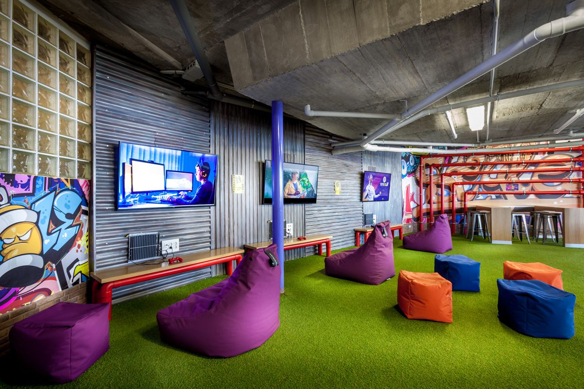 Gaming and relaxation room with bean bags and screens in Tenerife.
