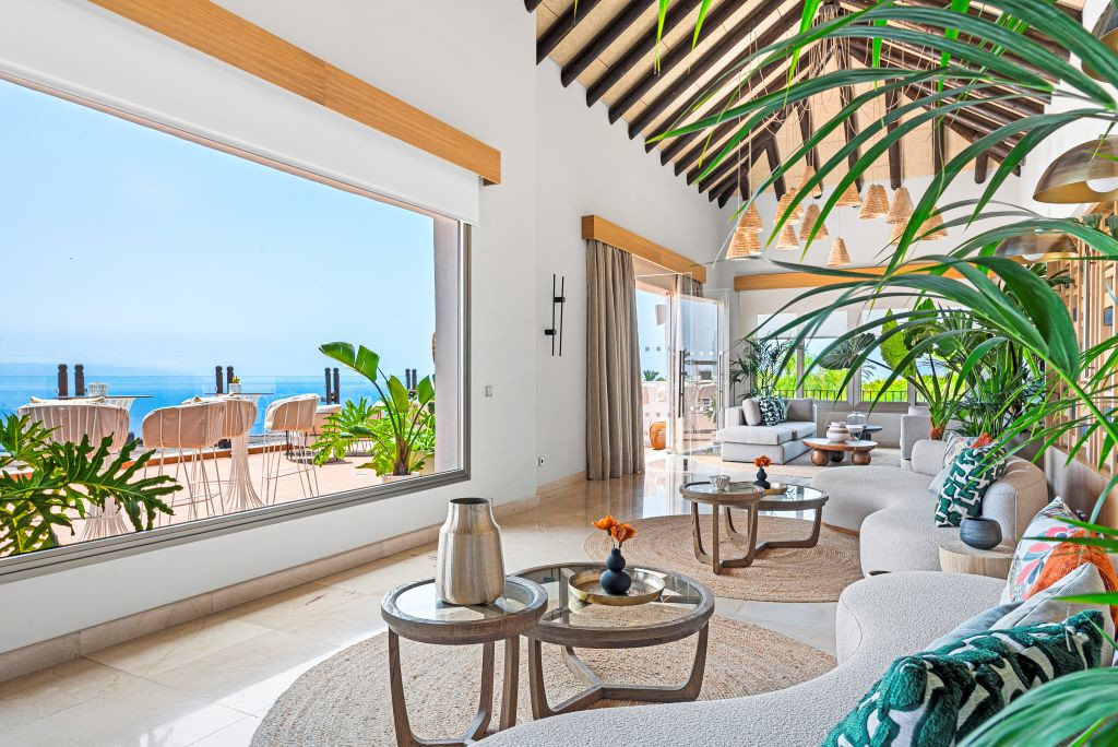 Luxurious living room with ocean view in Tenerife, featuring elegant furniture and large windows.