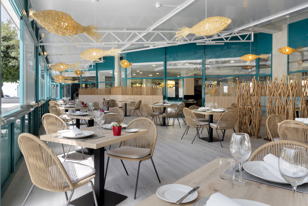 Dining area with wicker chairs and decorated lamps in a Tenerife restaurant.