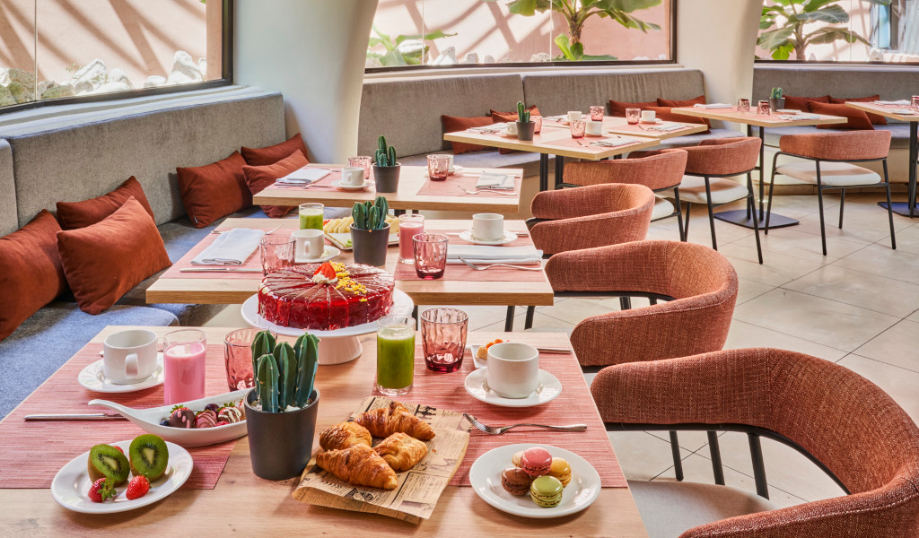 Breakfast tables with cakes and drinks in a restaurant in Tenerife.