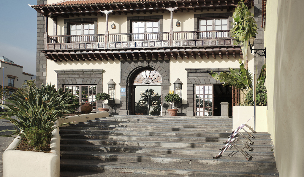 Entrance of a building with stone steps and plants in Adeje, Tenerife.