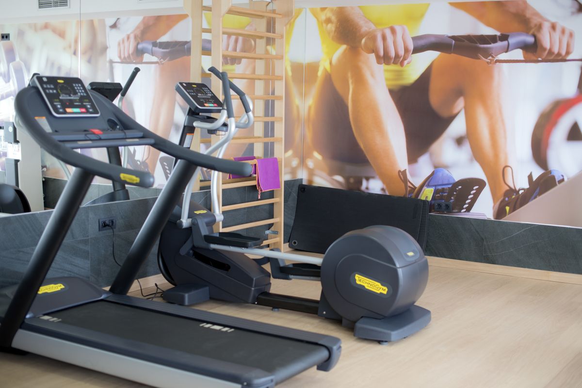 Gym equipment including treadmill and exercise bike in Tenerife.