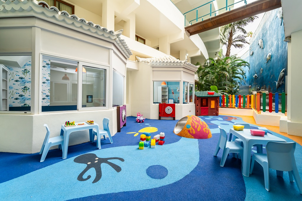 Children's play area with tables and toys in a Tenerife indoor space.