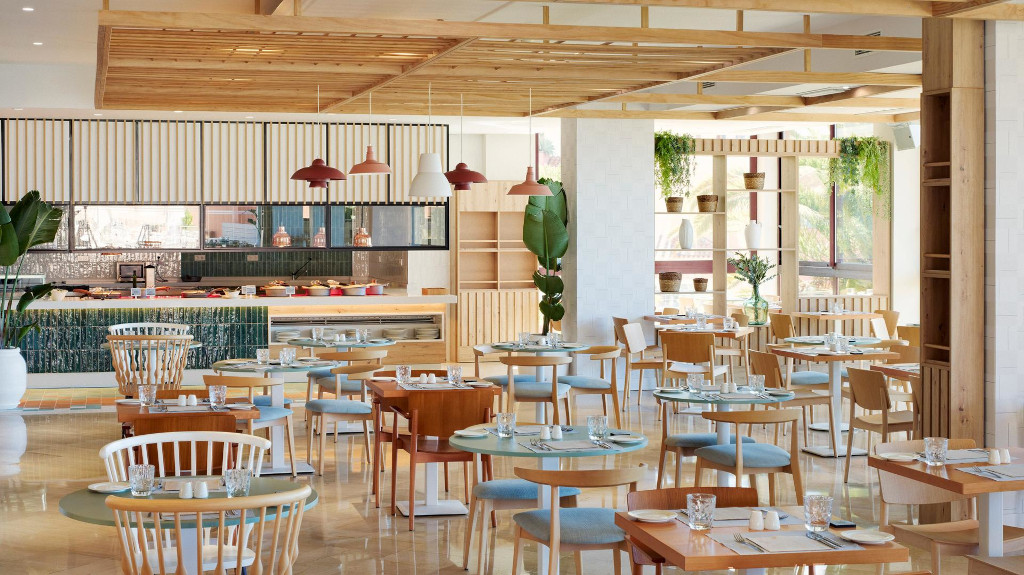 Restaurant dining area with wooden tables and chairs in Tenerife.