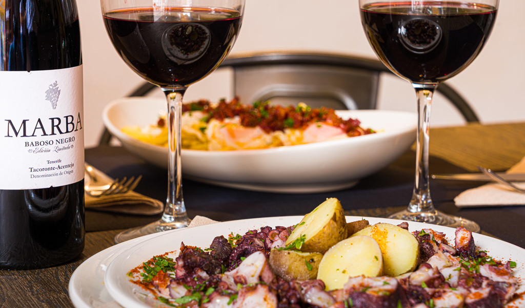 Octopus and potatoes with Marba wine from Tacoronte-Acentejo, Tenerife.
