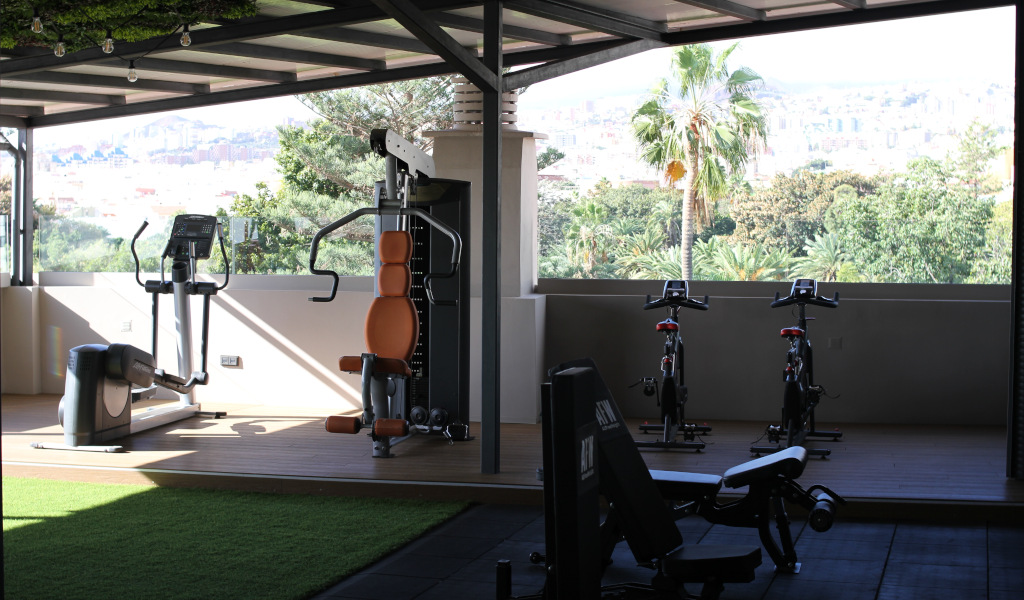 Outdoor gym in Tenerife with exercise bikes and strength equipment.