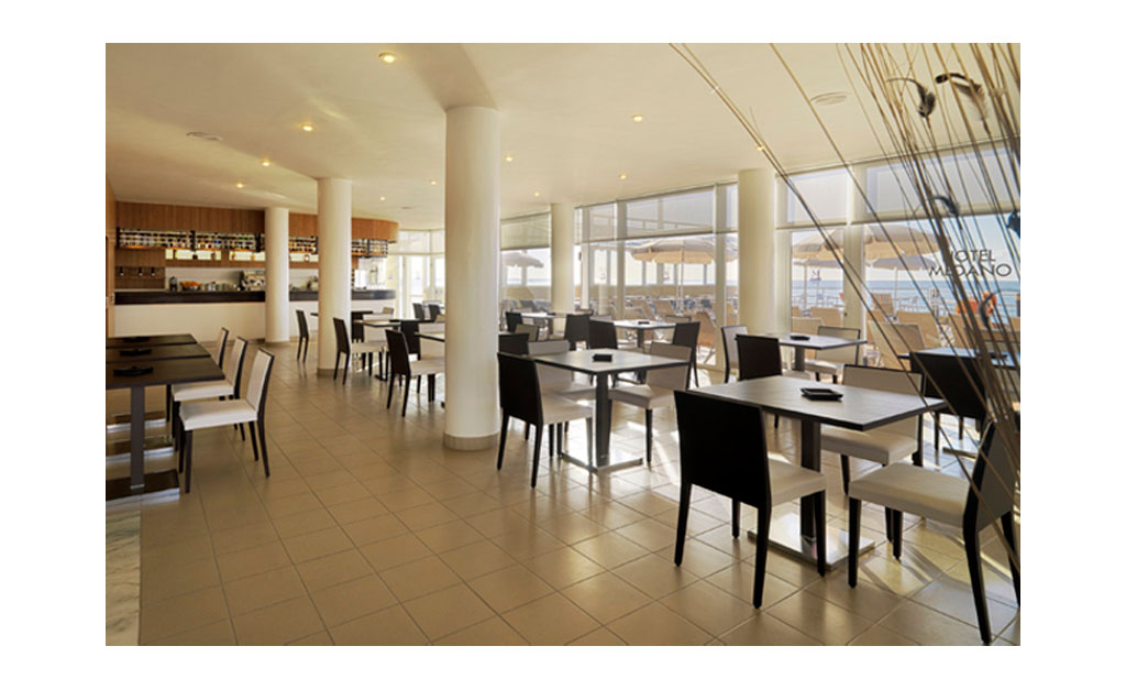 Restaurant dining area with tables and chairs in Tenerife.