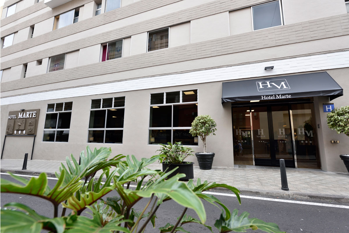 Facade of Hotel Marte in Tenerife with entrance and windows.