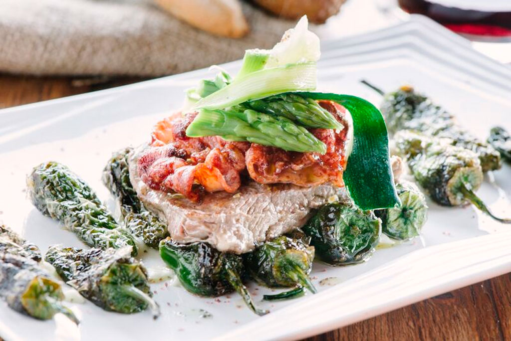Grilled meat with asparagus, roasted peppers and vegetable garnish in Tenerife.