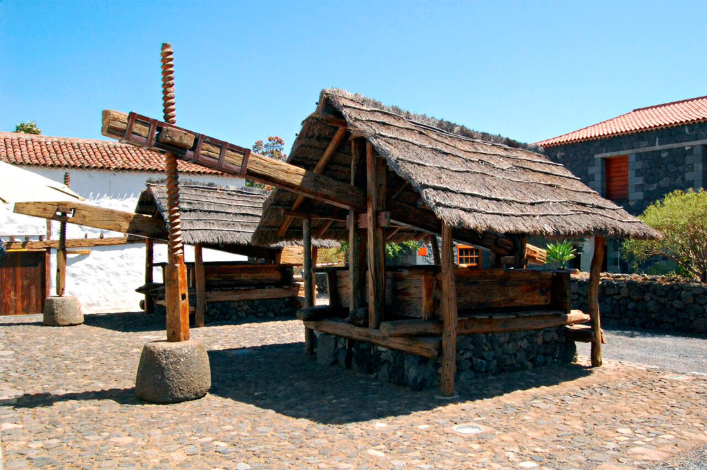 Traditional winery press in El Tanque, Tenerife, with stone and thatched roof.