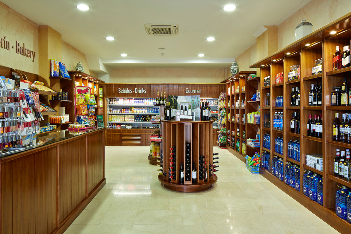 Store interior in Tenerife with shelves of drinks and snacks, labeled Bebidas · Drinks and Gourmet.