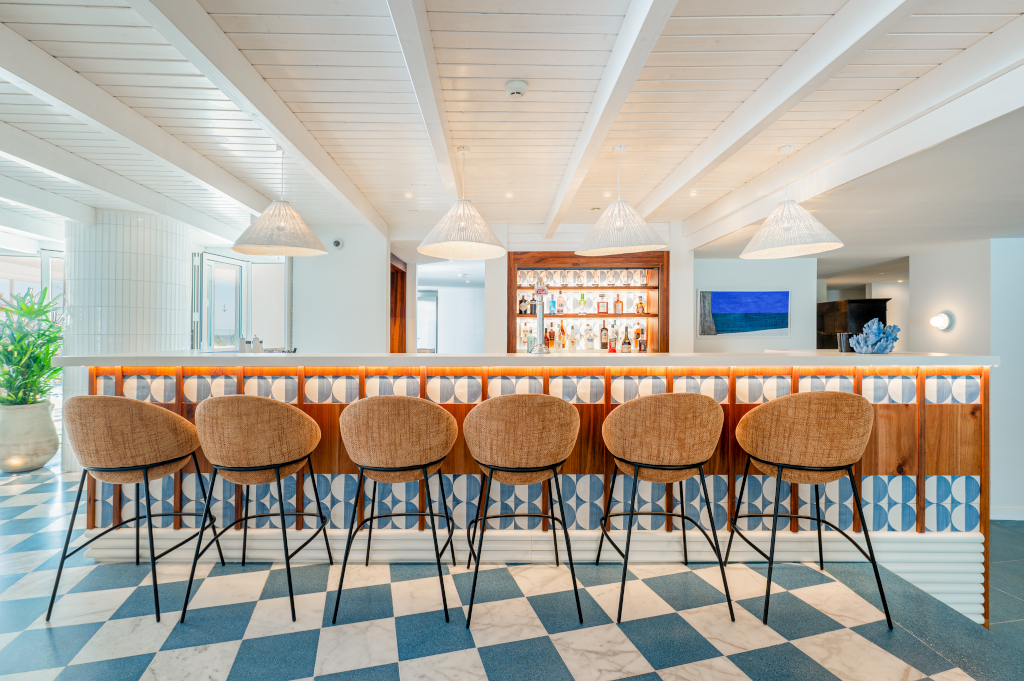 bar