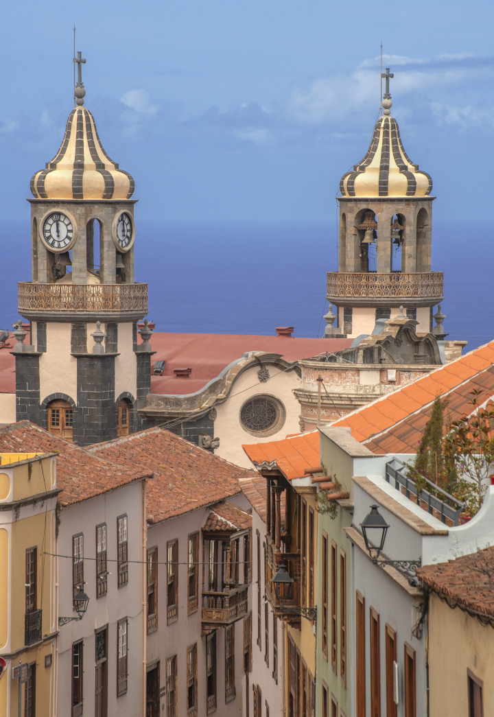 Street overlooking the church of the Conception and the sea in La Orotava, Tenerife.