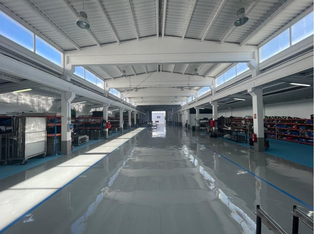 Interior of an industrial warehouse with shelves and high ceiling in Tenerife.