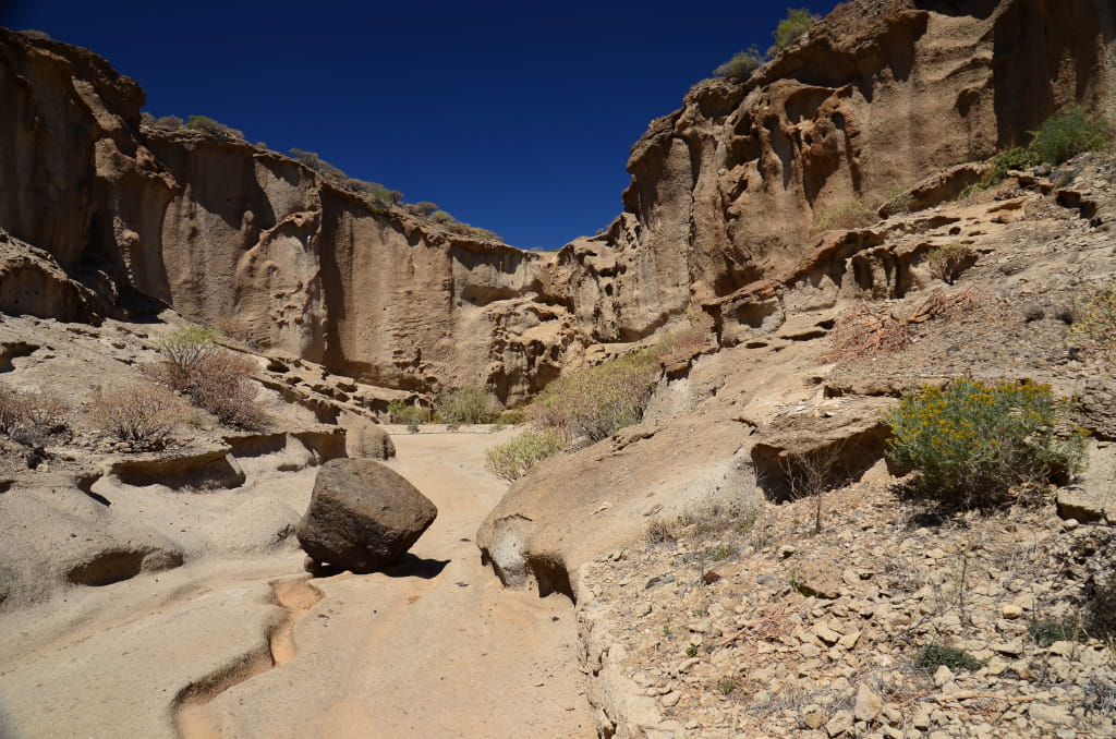 Barranco de las Vacas in Tenerife with rock formations and a large boulder.
