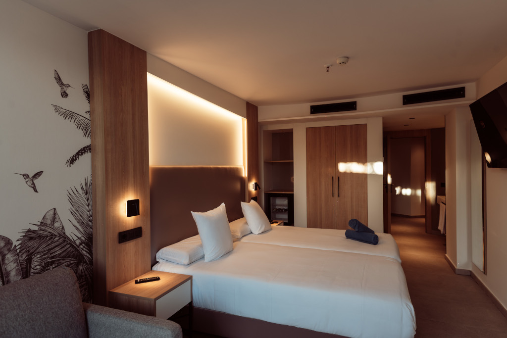 Hotel room in Tenerife with double bed, soft lighting and built-in wardrobe.