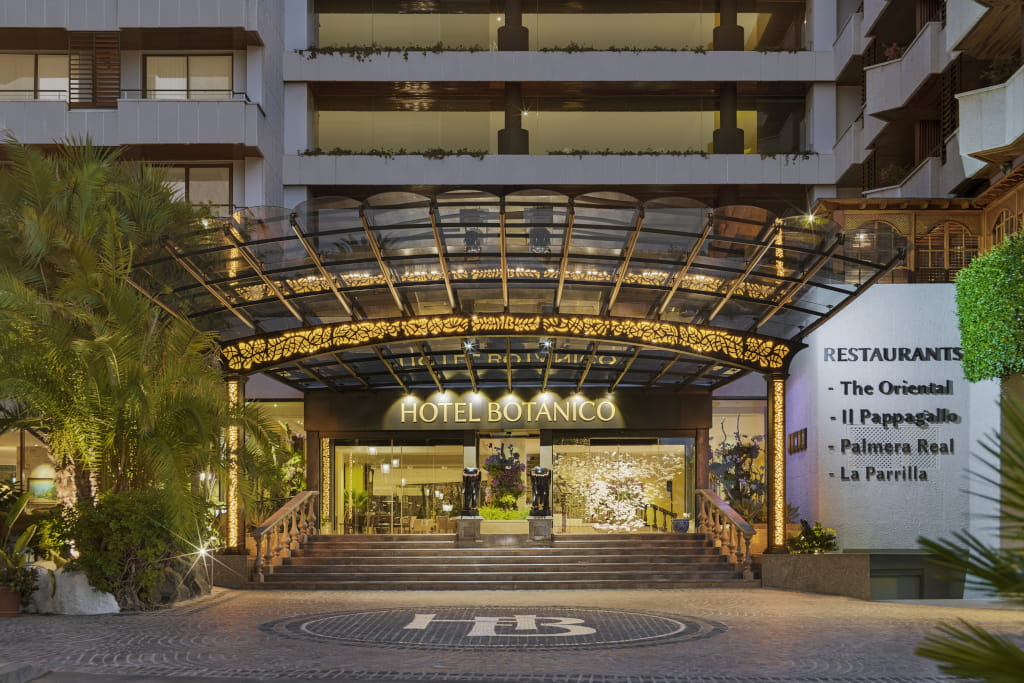 Main entrance of the Hotel Botánico in Tenerife with list of restaurants.