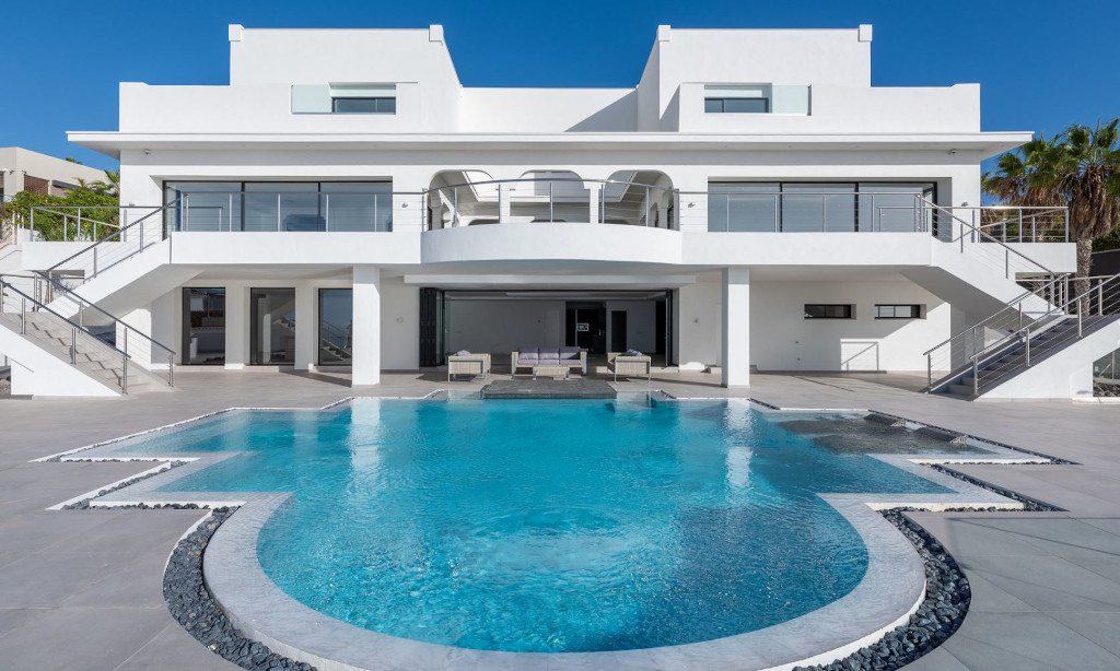 Modern villa with pool in Tenerife.