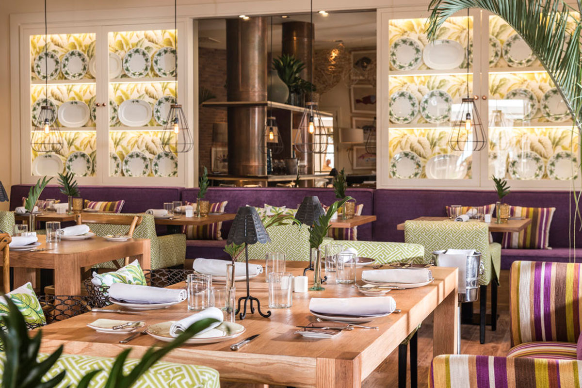 Restaurant in Tenerife with prepared tables and floral decoration on the walls.