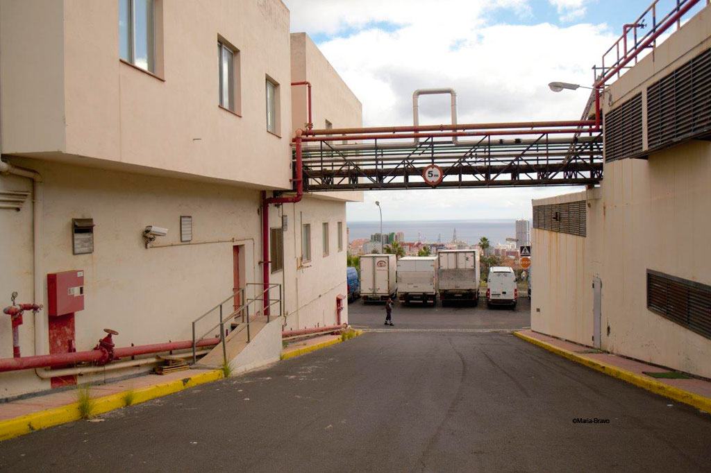Street between industrial buildings with sea view in Tenerife.