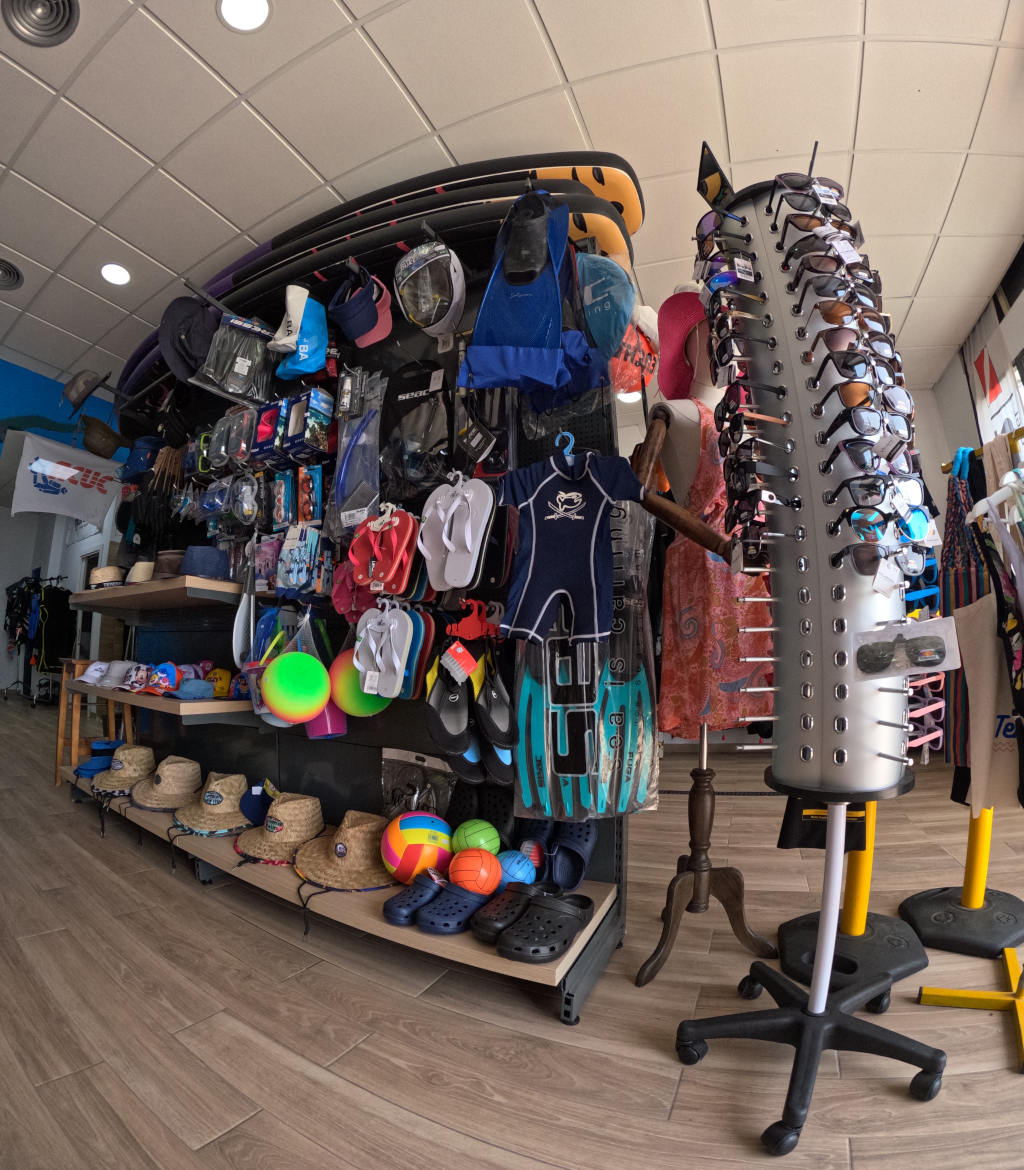 Shop in Tenerife with beach items, fins, flip-flops, sunglasses and balls.