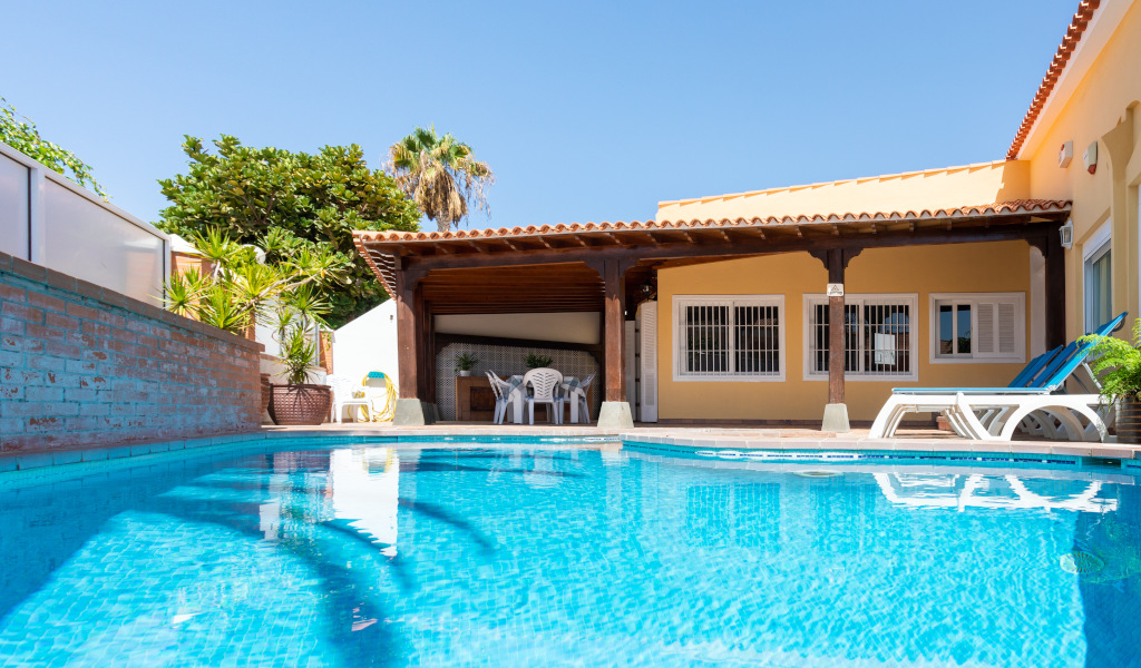 Outdoor pool in a house with terrace in Tenerife.