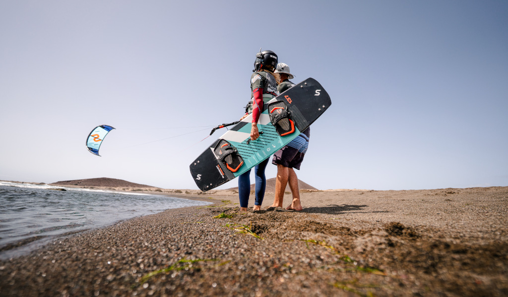 People getting ready to kitesurf in El Médano, Tenerife.
