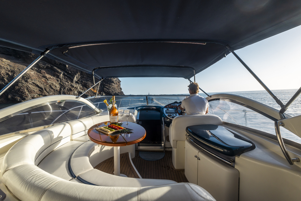 Cruise along the coast of Tenerife with sea view and bottle of wine.