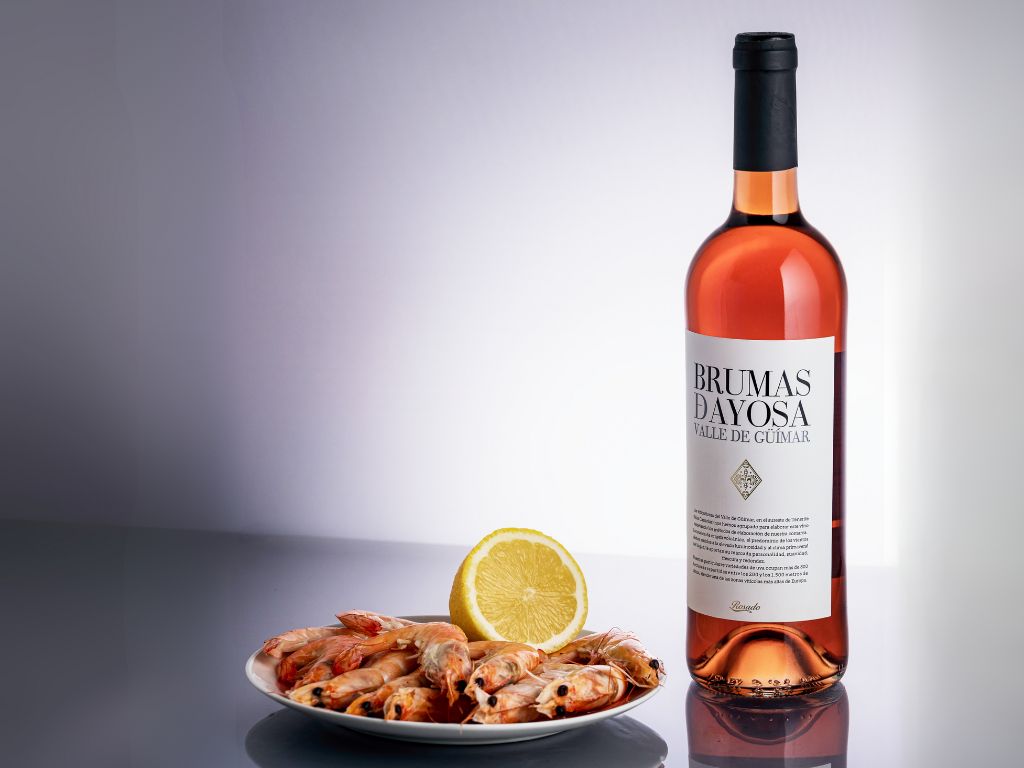 Brumas Dayosa Valle de Güímar wine with prawn and lemon dish.