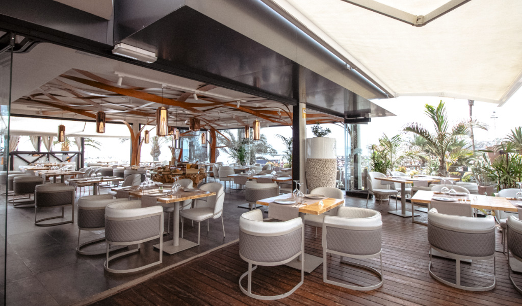 Restaurant with terrace in Tenerife, tables and chairs arranged for diners.