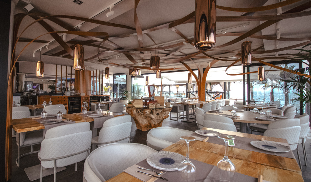Restaurant with elegant tables and modern décor in Tenerife.