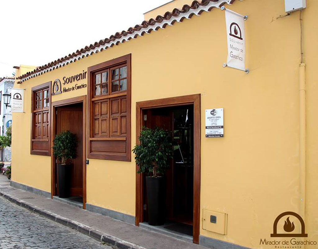 Façade of the Mirador de Garachico restaurant in Tenerife, with visible signs.