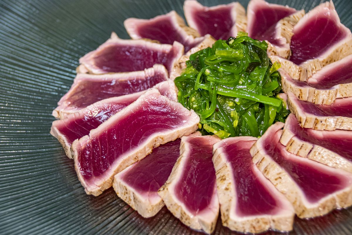Sashimi style tuna slices with seaweed in Tenerife.