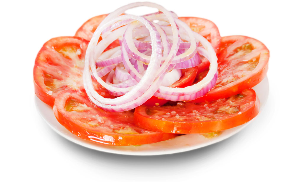 Slices of tomato and onion on a plate in Tenerife.