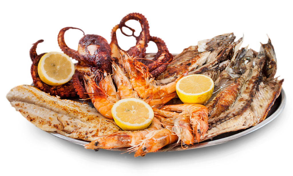 Varied seafood dish with prawns, fish and lemon wedges in Tenerife.
