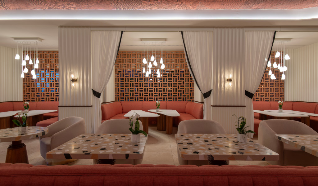 Living room with tables, chairs and hanging lamps in a restaurant in Tenerife.
