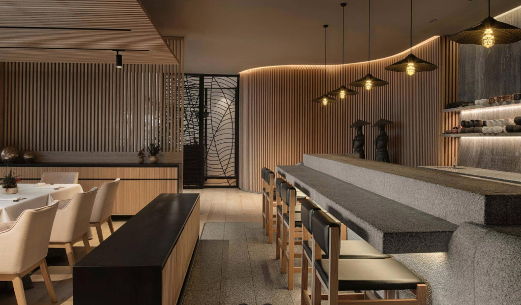 Modern restaurant with wooden design and row seating in Tenerife.