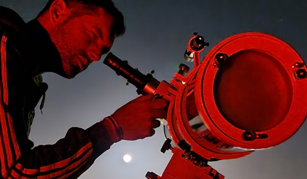 Person observing the sky with a telescope in Tenerife.