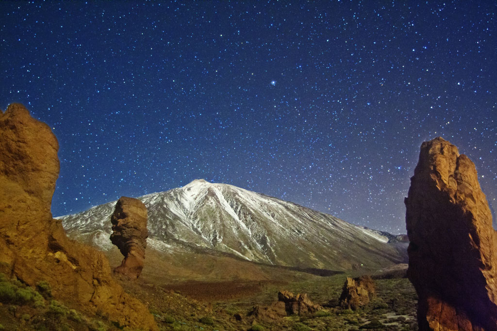 Mount Teide in Tenerife under a starry sky.