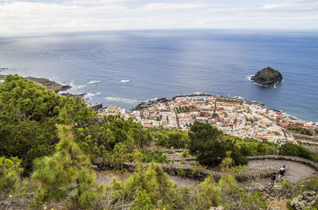 Panoramic view of Garachico in Tenerife, with the sea and the islet in the background.