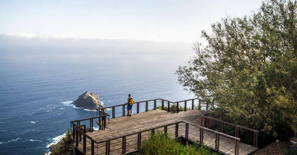 Person on observation deck in front of the sea in Tenerife.