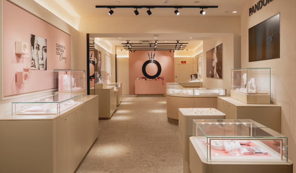 Jewelry store with display cases displaying bracelets and necklaces in Tenerife.