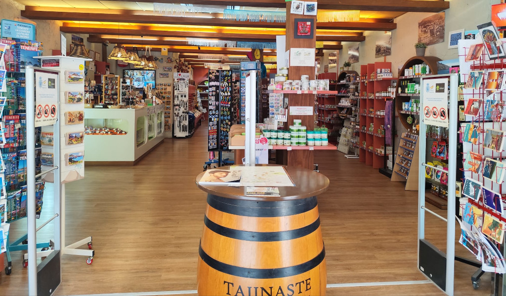 Gift shop and tourist products in Tenerife with brochure display.