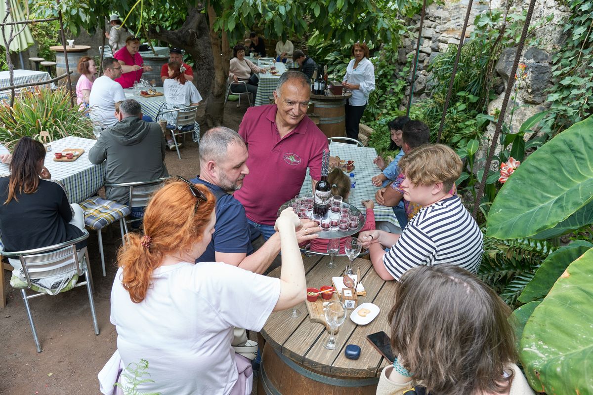 People sharing drinks on the terrace of a restaurant in Tenerife.
