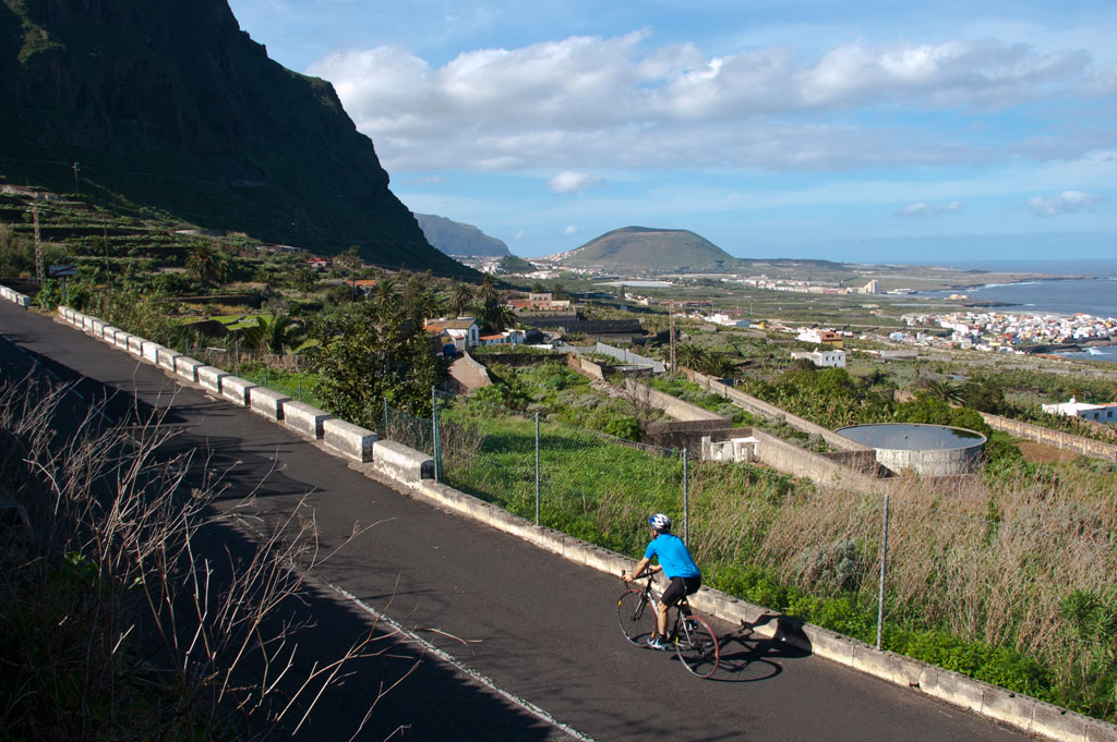 Road cyclist with a view of the mountainous and coastal landscape in Tenerife.